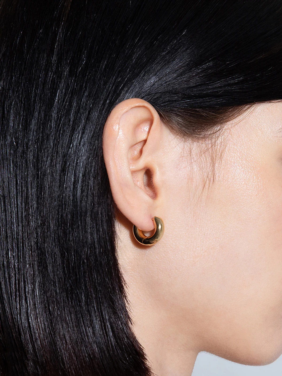 Alaya Small 18kt Gold-Plated Hoop Earrings - Image 4